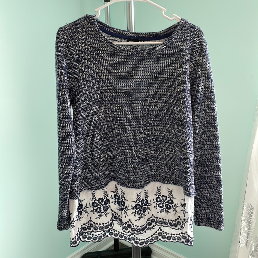 Lightweight sweater with lace-look trim